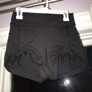 scrunch tie shorts from lululemon
